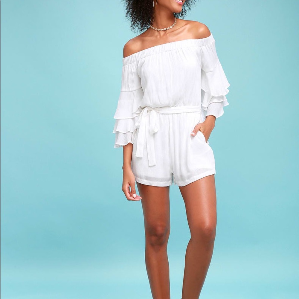 Lulus Santa Ana White Off-the-Shoulder Flounce Sleeve Romper Sz L